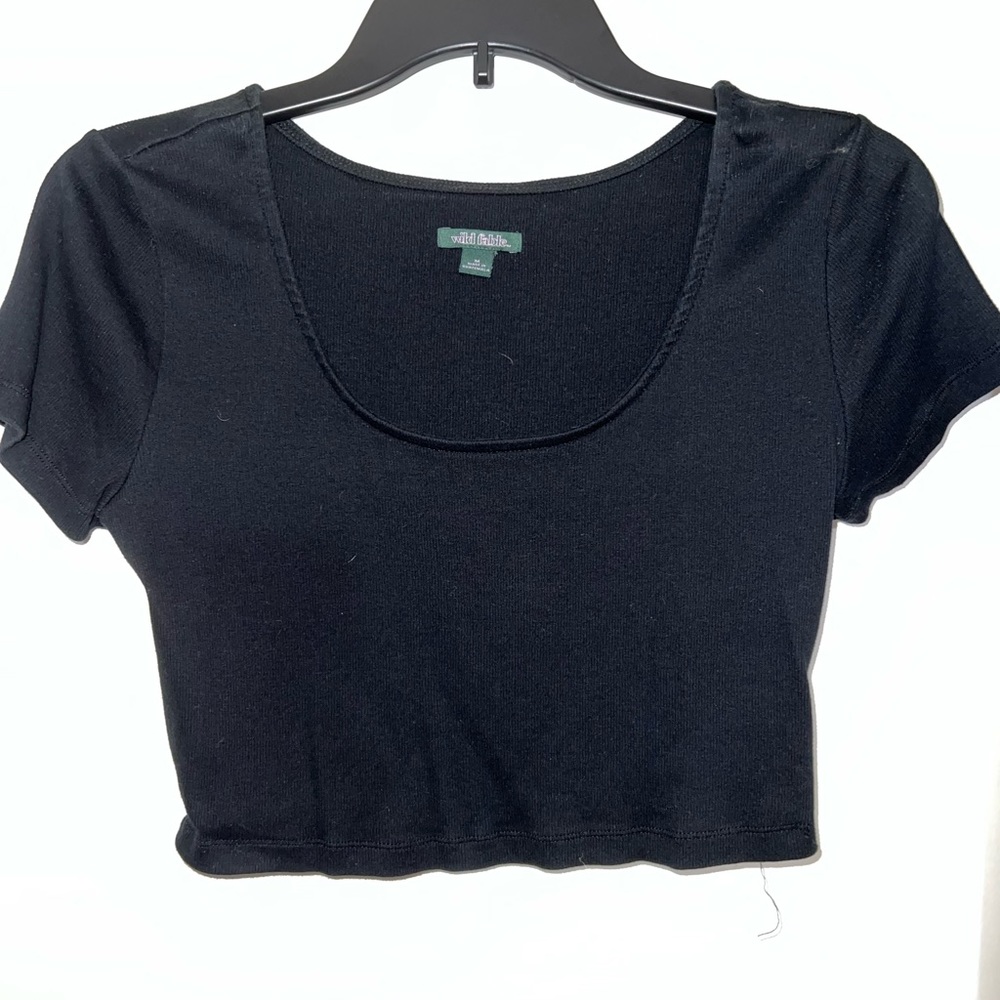 BLACK CROP TOP